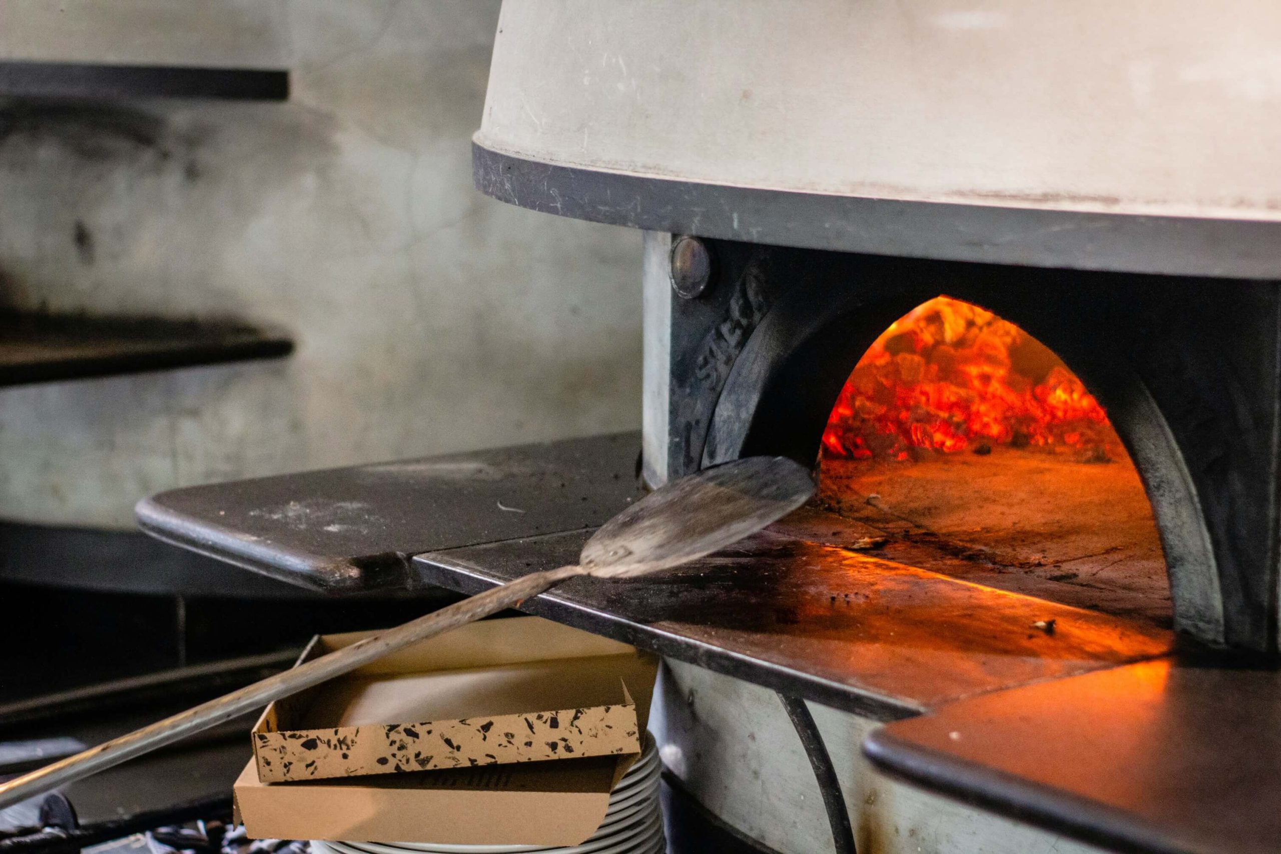 pizzaoven met pizzadeeg in horeca - Laboratorio Panini